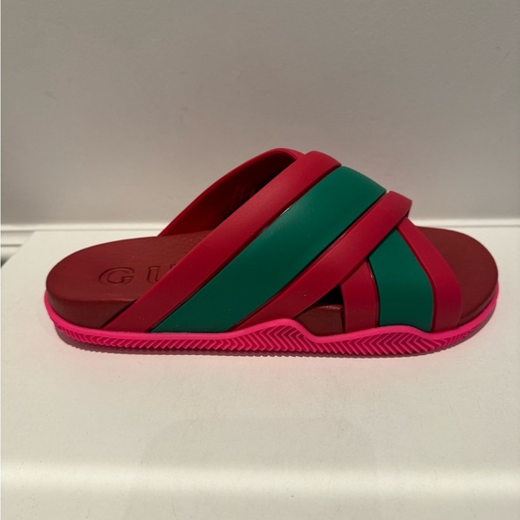 Brand new GUCCI Rubber Slides. - Picture 3 of 6